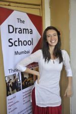 Kalki Koechlin snapped at Mumbai Drama school in Charni Road, Mumbai on 28th April 2013 (30).JPG